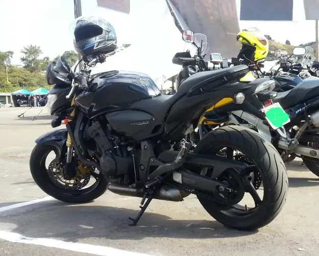 Hornet 2011 único dono/Manual/chaves/46k