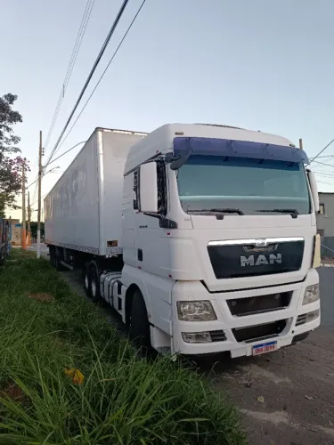Vendo Man TGX 28.440 engatado baú Facchini 30 pallets