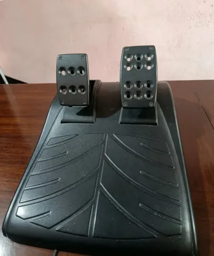 Volante Gamer Logitech Driving Force GT + Pedais
