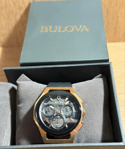 Relógio Bulova Curv