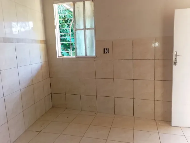 Alugo casa
