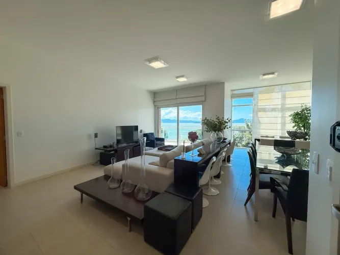 Vista Mar em Cacupé | 188m² | 4 Dorm + 3 Vagas | Condomínio Completo