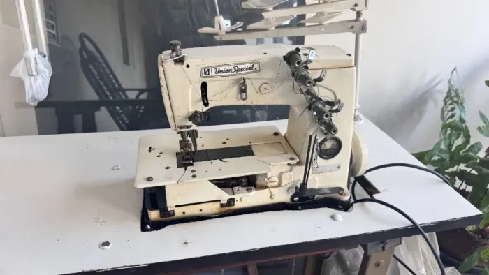 Maquina de Costura Galonera industrial