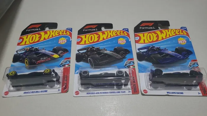 Trio Formula 1 Hotwheels. 