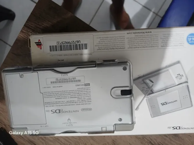 Nintendo ds lite CiB mais R4 e carregador bivolt