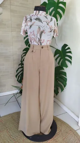 Calça caqui em alfaiataria feminina Tam 38 