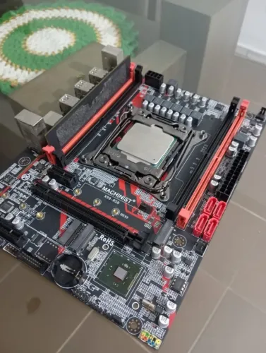 KIT XEON + 8 GB RAM DDR4 **LEIA A DESC** --> VENDO OU TROCO