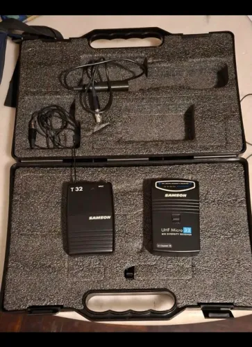 Sistema de microfone sem fio Samson T32 completo com case e lapela originais