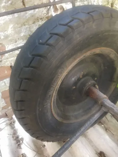 Pneus com aros reforçado para carrocinha