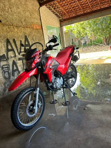 Moto toda revisada, só comprar e rodar.