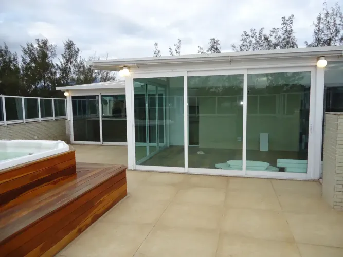 Cobertura à venda, na Barra da Tijuca, com 229 m² - Rua Raymundo Magalhães Júnior