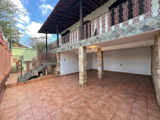 CASA NO GLÓRIA 4 QUARTOS