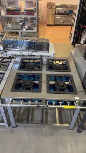 Fogão industrial inox 4 bocas 40x40 perfil 10 Venâncio - pronta entrega
