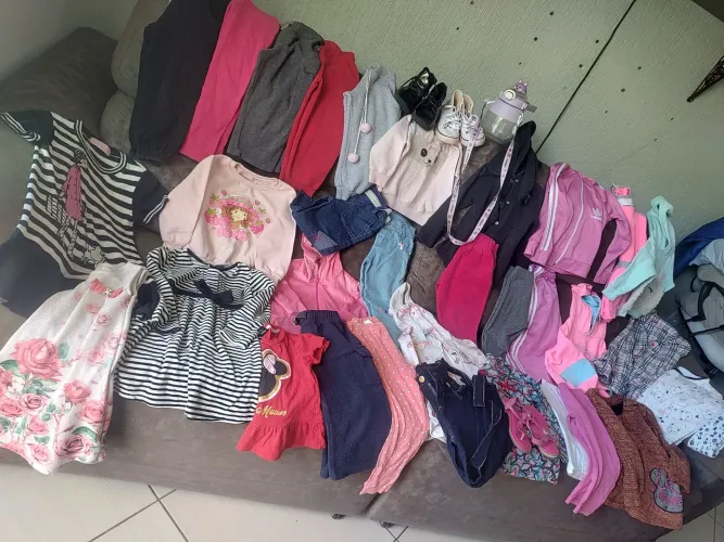 Lote de roupas infantil de menina tm 2e 3 anos 46 peças