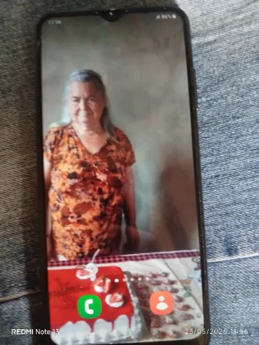 VENDE-SE CELULAR SEMI NOVO