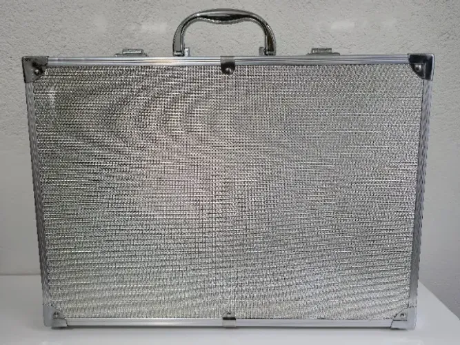 Maleta 007 com Código e tranca Feita em Metal