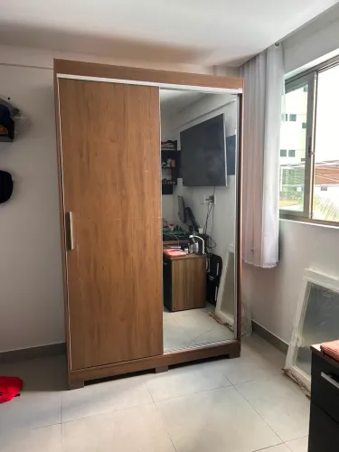 Guarda-roupas de correr solteiro com espelho