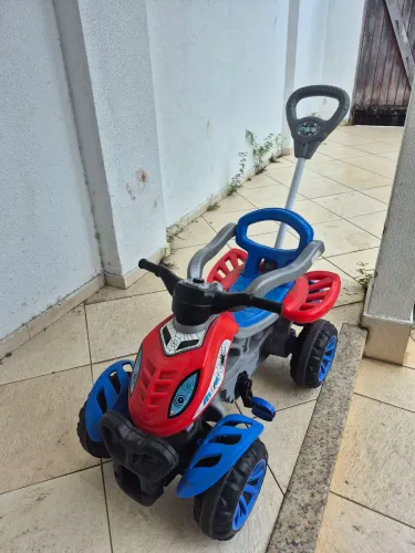 Quadriciclo spider, 2 em 1. Pedal e empurra