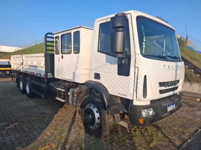  IVECO TECTOR 170E21 6X2 ANO 2023 APENAS 20.853KM