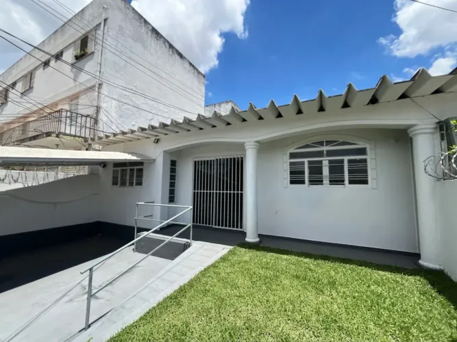 Casa comercial 6 salas, 3 banheiros, 2 vagas 150mt², para alugar, Setor Coimbra