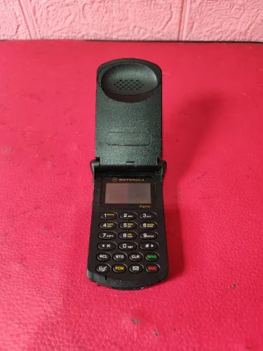Celular StarTac Motorola antigo colecionador