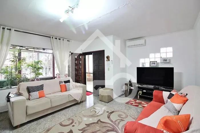 Casa à venda na Vila Tupi, São Bernardo do Campo-SP, com 3 quartos, 2 suítes e 4 vagas de