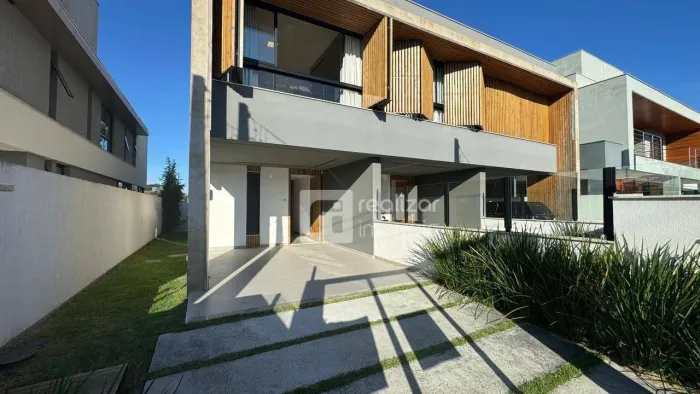 Casa com 3 dormitórios à venda, 145 m² por R$ 1.700.000,00 - Campeche - Florianópolis/SC