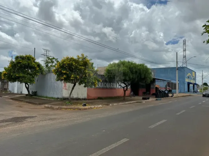 Imóvel Comercial de Esquina na Avenida Brasil em Araguari