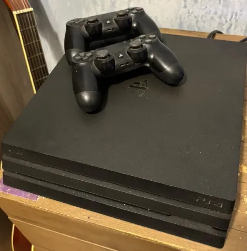Playstation 4 PRO - 2 Controles