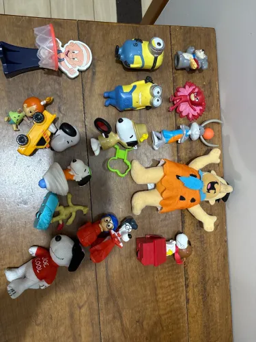 Lote brinquedos antigos McDonald?s diversos personagens