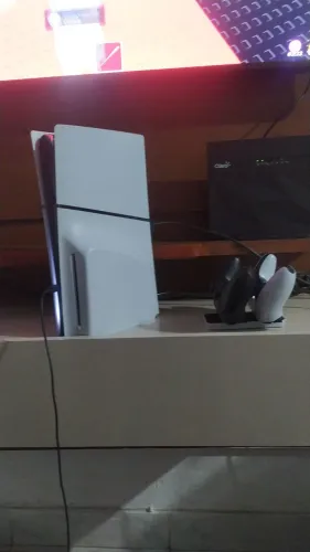 Vendo ps5 mídia digital e mídia fisica por 3200 ou troco em Xbox séries mais volta