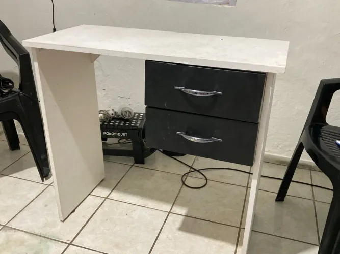 MESA ESCRITÓRIO / UNHAS