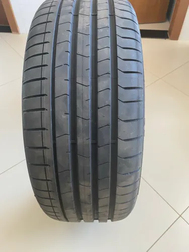 Pneu P zero Run Flat 225/40 R19 93y Novo