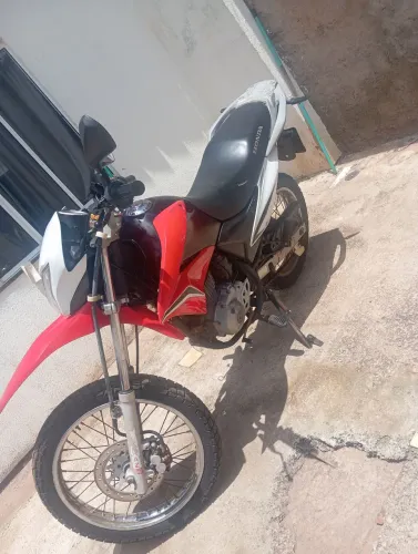 Bros 150 vermelha