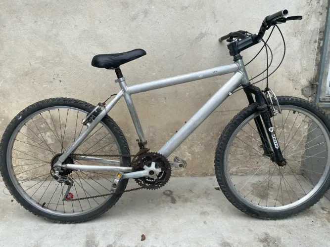 Vendo bicicleta de alumínio aro 26