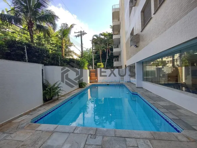 Apartamento com varanda e lazer na Praia da Enseada, Guaruja