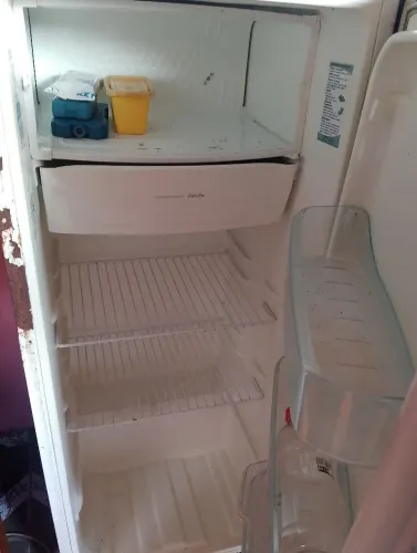 Quebra galho ou pr quem trabalha com concerto, está descascada do lado, mas funciona norm