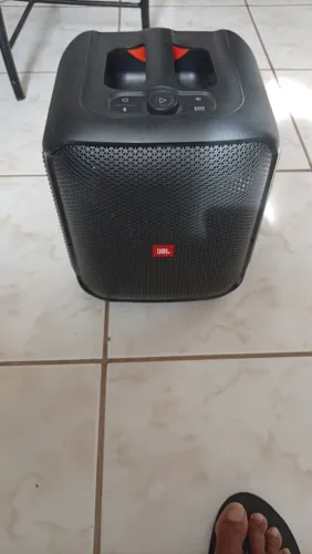 Caixa de som JBL em ótimo estado 
