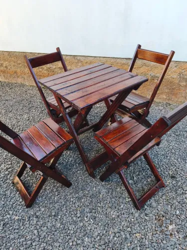 Vendo conjunto de mesa novas com quatro cadeiras