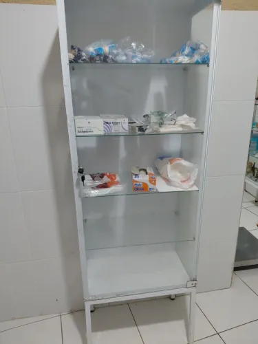 Vendo armário vitrine 1200 para clinicas consultórios e ambulatórios