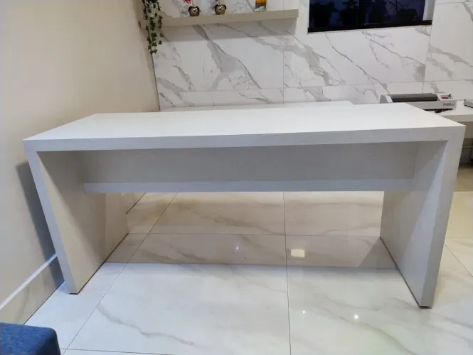 Mesa de escritório em excelente estado
