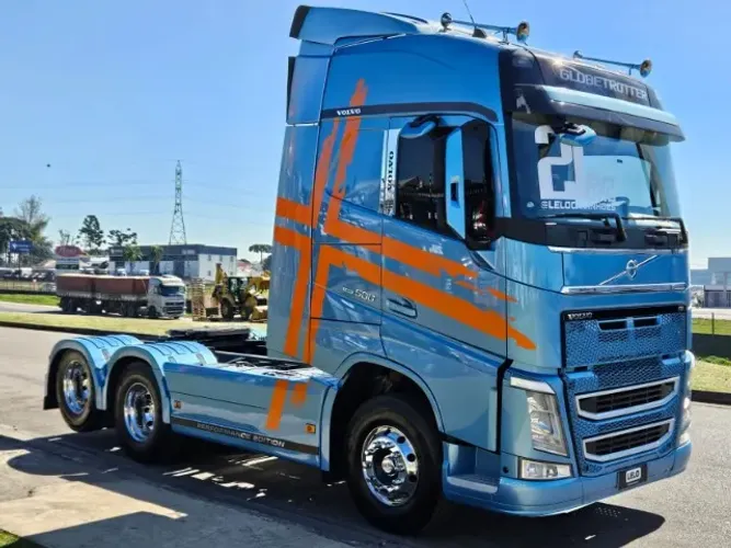 Volvo FH 500 6x2 Globetrotter Ano 2021 Euro 5 pacote LC Beliche geladeira