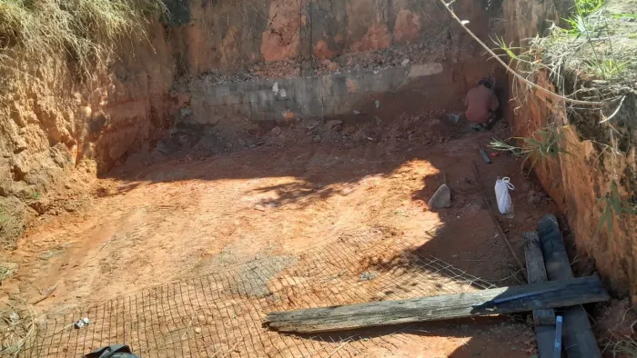 Área 6x8 no caivera Betim