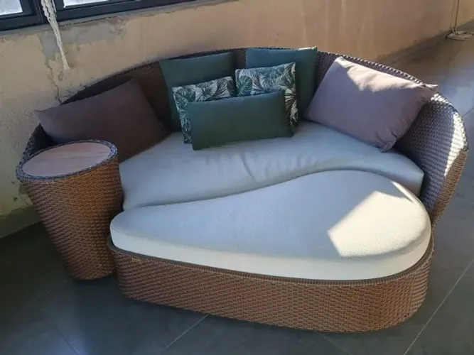 Chaise Redonda de Alumínio e Fibra Sintética