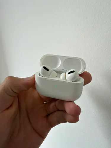 AirPods Pro Apple