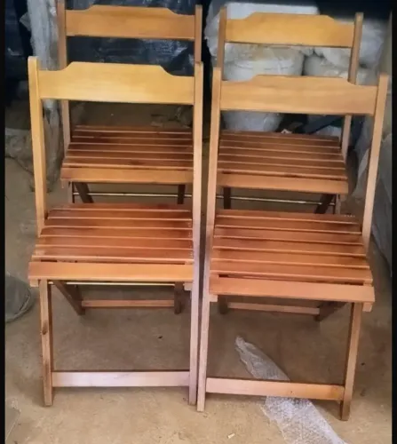 Conjunto de cadeiras de madeiras