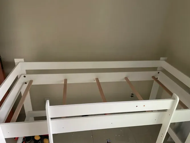 Cama infantil com escorrego