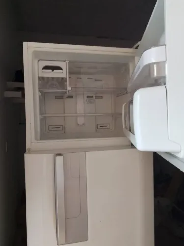 Vende-se geladeira Eletrolux dúplex top