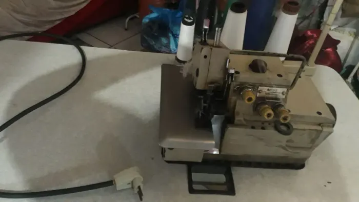 Máquina OVERLOQUE INDUSTRIAL otima