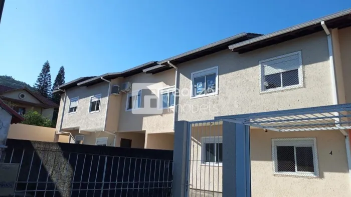 Sobrado de 2 quartos bairro Campeche em Florianópolis